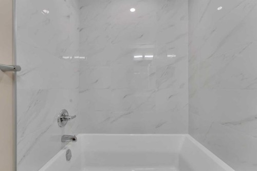 221 Madeira Crescent Ne, Calgary, AB - Indoor Photo Showing Bathroom