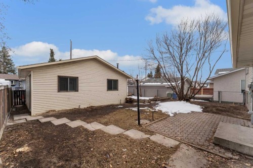 221 Madeira Crescent Ne, Calgary, AB - Outdoor