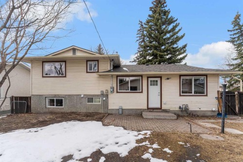 221 Madeira Crescent Ne, Calgary, AB - Outdoor