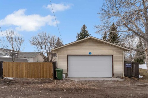 221 Madeira Crescent Ne, Calgary, AB - Outdoor