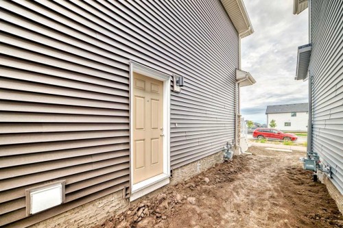 72 Wedderburn Drive, Okotoks, AB - Outdoor