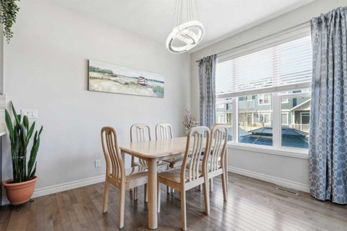 345 Evansglen Drive Nw, Calgary, AB - Indoor Photo Showing Dining Room