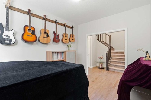 345 Evansglen Drive Nw, Calgary, AB - Indoor Photo Showing Bedroom