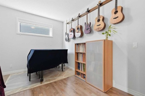 345 Evansglen Drive Nw, Calgary, AB - Indoor Photo Showing Other Room