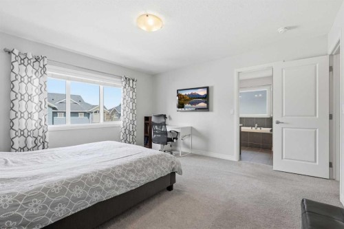 345 Evansglen Drive Nw, Calgary, AB - Indoor Photo Showing Bedroom