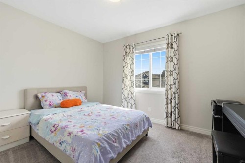 345 Evansglen Drive Nw, Calgary, AB - Indoor Photo Showing Bedroom