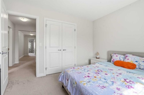 345 Evansglen Drive Nw, Calgary, AB - Indoor Photo Showing Bedroom