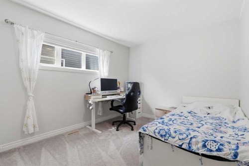 345 Evansglen Drive Nw, Calgary, AB - Indoor Photo Showing Bedroom