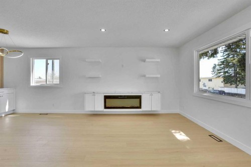 708 Sacramento Place Sw, Calgary, AB - Indoor Photo Showing Other Room