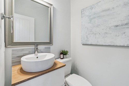 143 Fireside Drive, Cochrane, AB - Indoor Photo Showing Bathroom