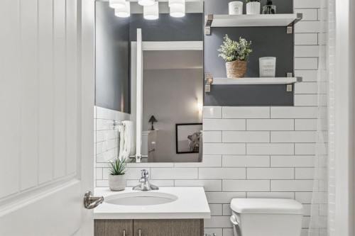 143 Fireside Drive, Cochrane, AB - Indoor Photo Showing Bathroom