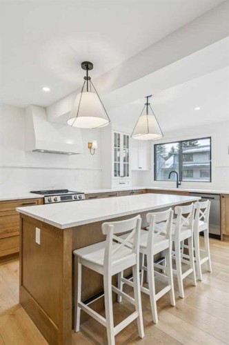 5-140 Point Drive Nw, Calgary, AB - Indoor Photo Showing Dining Room