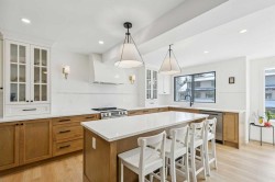 5-140 Point Drive NW Calgary, AB T3B 4W3