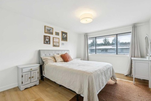 5-140 Point Drive Nw, Calgary, AB - Indoor Photo Showing Bedroom