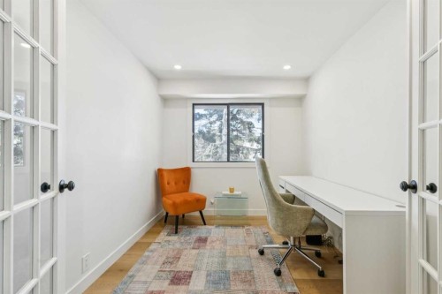 5-140 Point Drive Nw, Calgary, AB - Indoor Photo Showing Office