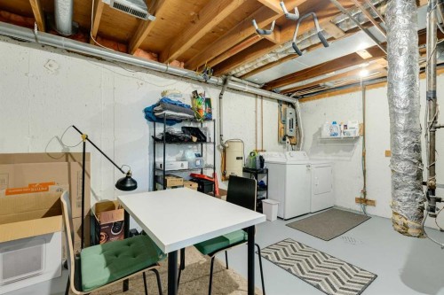 5-140 Point Drive Nw, Calgary, AB - Indoor Photo Showing Laundry Room