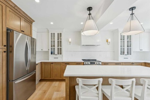 5-140 Point Drive Nw, Calgary, AB - Indoor Photo Showing Kitchen With Upgraded Kitchen