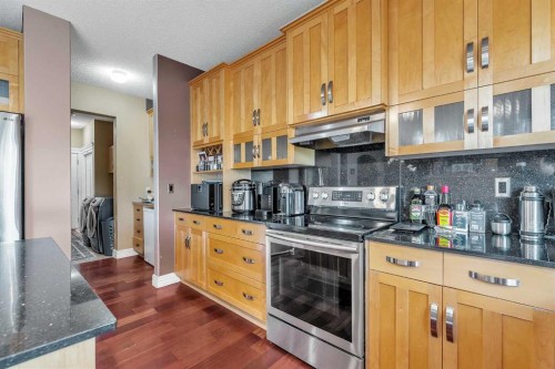 69-39 Strathlea Common Sw, Calgary, AB - Indoor Photo Showing Kitchen