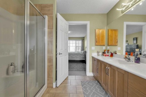 69-39 Strathlea Common Sw, Calgary, AB - Indoor Photo Showing Bathroom