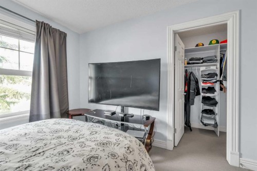 69-39 Strathlea Common Sw, Calgary, AB - Indoor Photo Showing Bedroom