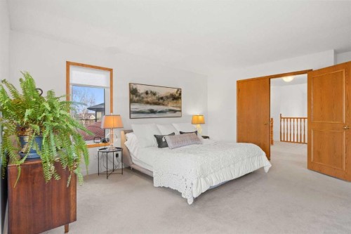 47 Edgeridge Court Nw, Calgary, AB - Indoor Photo Showing Bedroom