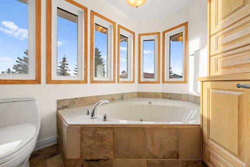 47 Edgeridge Court Nw, Calgary, AB - Indoor Photo Showing Bathroom