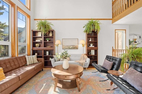 47 Edgeridge Court Nw, Calgary, AB - Indoor Photo Showing Living Room