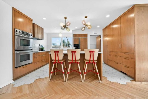 1708 111 Avenue Sw, Calgary, AB - Indoor