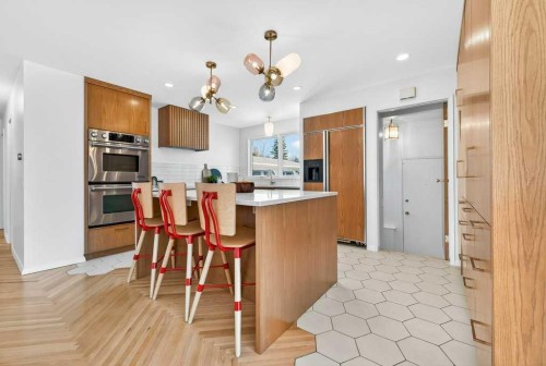 1708 111 Avenue Sw, Calgary, AB - Indoor Photo Showing Kitchen