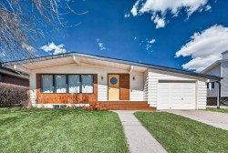 1708 111 Avenue SW Calgary, AB T2W 1R5