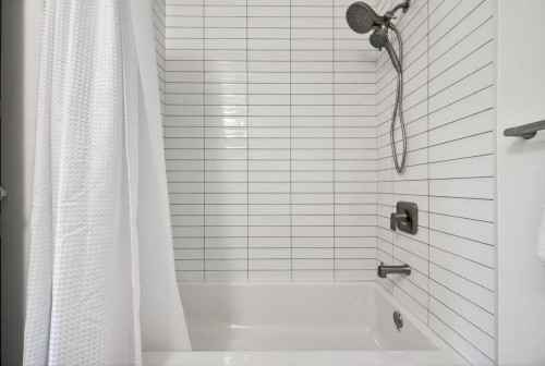 1708 111 Avenue Sw, Calgary, AB - Indoor Photo Showing Bathroom