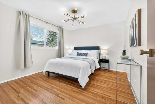 1708 111 Avenue Sw, Calgary, AB - Indoor Photo Showing Bedroom