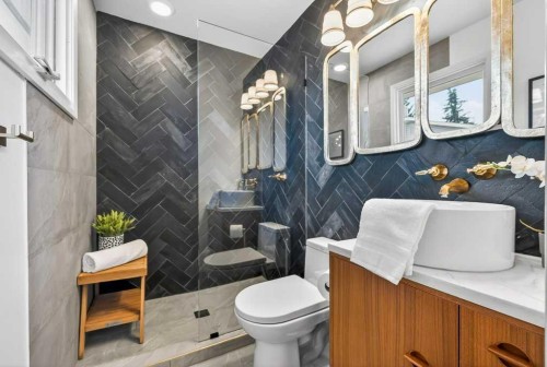 1708 111 Avenue Sw, Calgary, AB - Indoor Photo Showing Bathroom