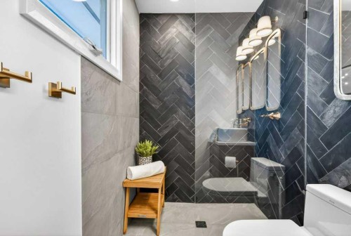 1708 111 Avenue Sw, Calgary, AB - Indoor Photo Showing Bathroom