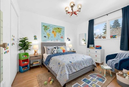 1708 111 Avenue Sw, Calgary, AB - Indoor Photo Showing Bedroom