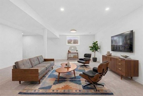 1708 111 Avenue Sw, Calgary, AB - Indoor Photo Showing Living Room