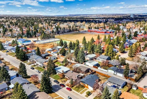 1708 111 Avenue Sw, Calgary, AB - Outdoor With View