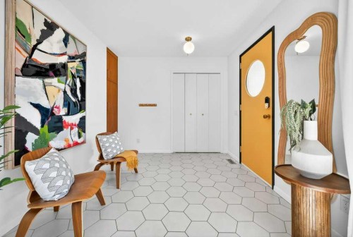 1708 111 Avenue Sw, Calgary, AB - Indoor Photo Showing Other Room