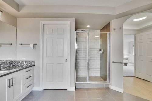 85 Evansborough Way Nw, Calgary, AB - Indoor Photo Showing Bathroom