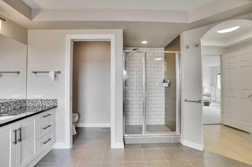 85 Evansborough Way Nw, Calgary, AB - Indoor Photo Showing Bathroom