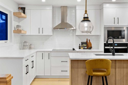 1731 111 Avenue Sw, Calgary, AB - Indoor Photo Showing Kitchen With Upgraded Kitchen