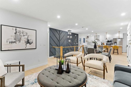 1731 111 Avenue Sw, Calgary, AB - Indoor Photo Showing Living Room