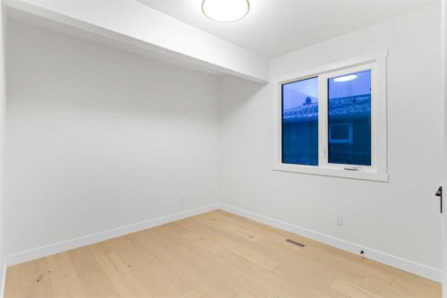 1731 111 Avenue Sw, Calgary, AB - Indoor Photo Showing Other Room