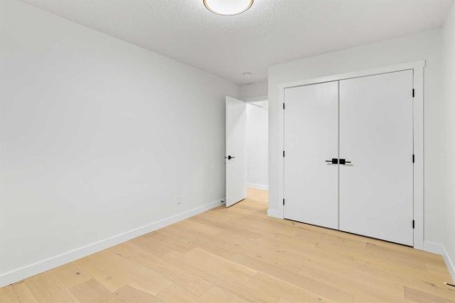 1731 111 Avenue Sw, Calgary, AB - Indoor Photo Showing Other Room