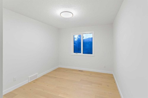 1731 111 Avenue Sw, Calgary, AB - Indoor Photo Showing Other Room