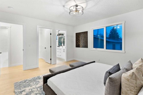 1731 111 Avenue Sw, Calgary, AB - Indoor Photo Showing Bedroom