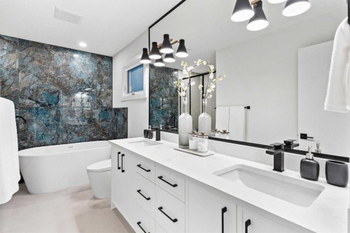 1731 111 Avenue Sw, Calgary, AB - Indoor Photo Showing Bathroom