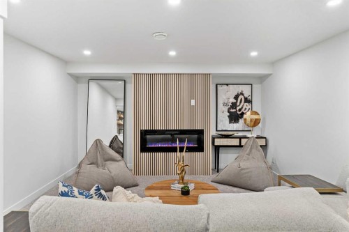 1731 111 Avenue Sw, Calgary, AB - Indoor