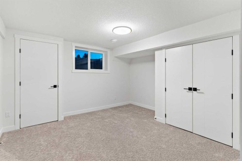 1731 111 Avenue Sw, Calgary, AB - Indoor Photo Showing Other Room