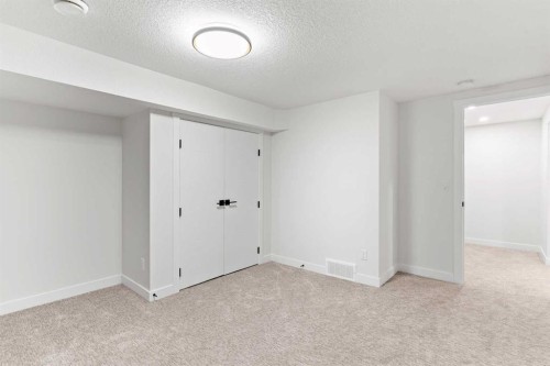 1731 111 Avenue Sw, Calgary, AB - Indoor Photo Showing Other Room